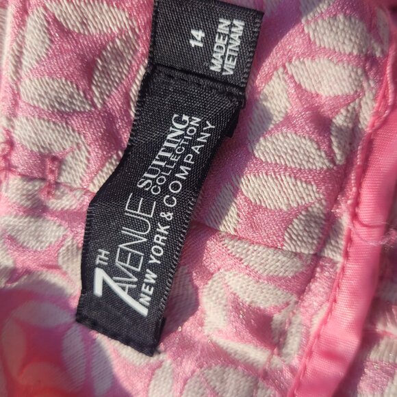 New York & Company‎ Geometric Patterned Shorts - Picture 4 of 5